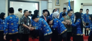 Walikota Pangkalpinang Resmi melantik Calon pegawai negeri sipil menjadi pegawai negeri sipil di pemerintah kota Pangkalpinang