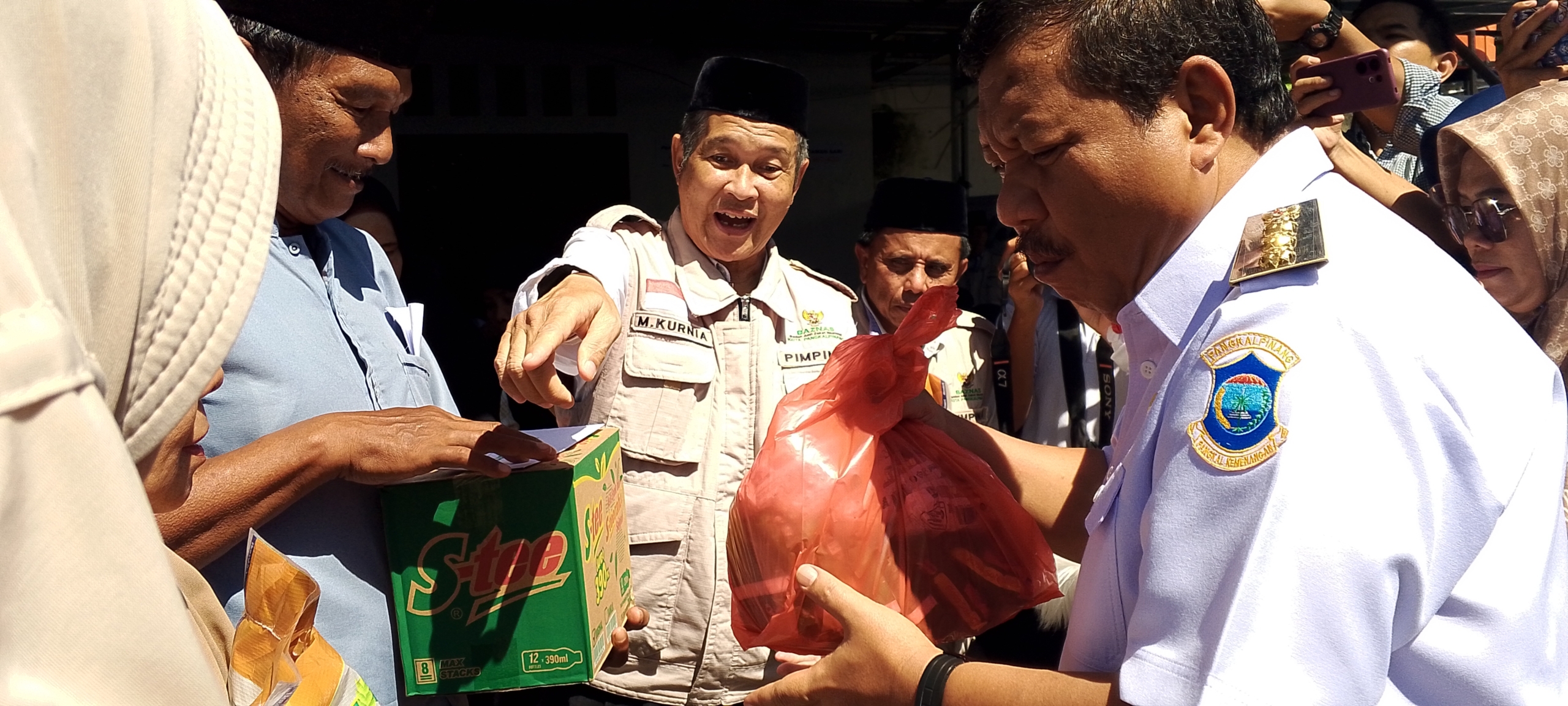 Prof Udin dan Baznas kota Pangkalpinang Salurkan Bantuan Kaum Dhuafa Se-kota Pangkalpinang