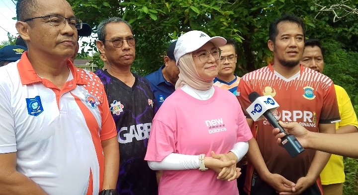 Cece Dessy Turun langsung Gotong Royong di Air Salemba