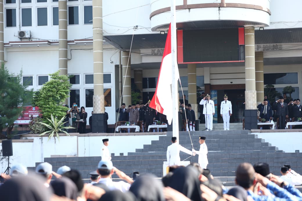 Walikota Pangkalpinang Saparudin menjadi Inspektur upacara dalam Peringatan Hari Lahir Pancasila