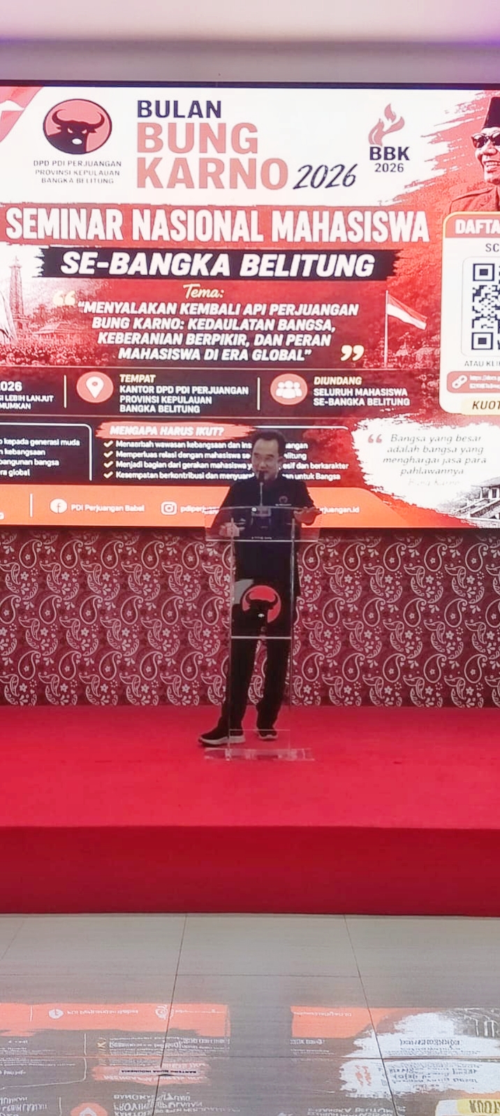 Rudianto Tjen menyampaikan pesan agar mahasiswa tidak Melupakan Sejarah dan Pondasi Bangsa