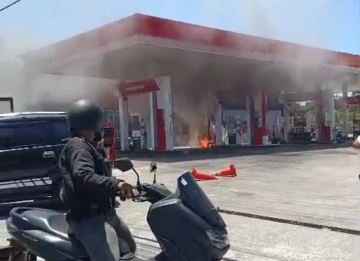 Satu Motor Vario Terbakar di SPBU Selindung, Diduga layani Pengirit Pakai Tangki Modif