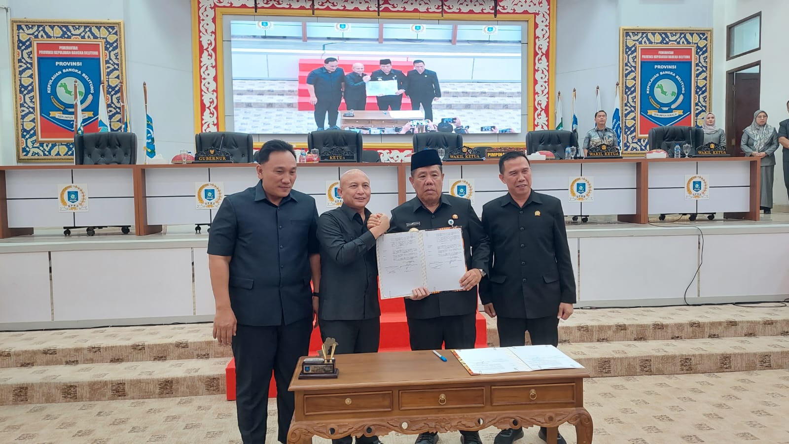 Rapat Paripurna DPRD Babel dan Pemprov Sepakati Dia Perubahan Perda Penting
