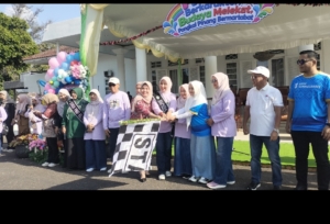 Bunda Susanti Saparudin Resmi Membuka dan Melepas Barisan Kontingen Karnaval PAUD dan TK se-Kota Pangkalpinang
