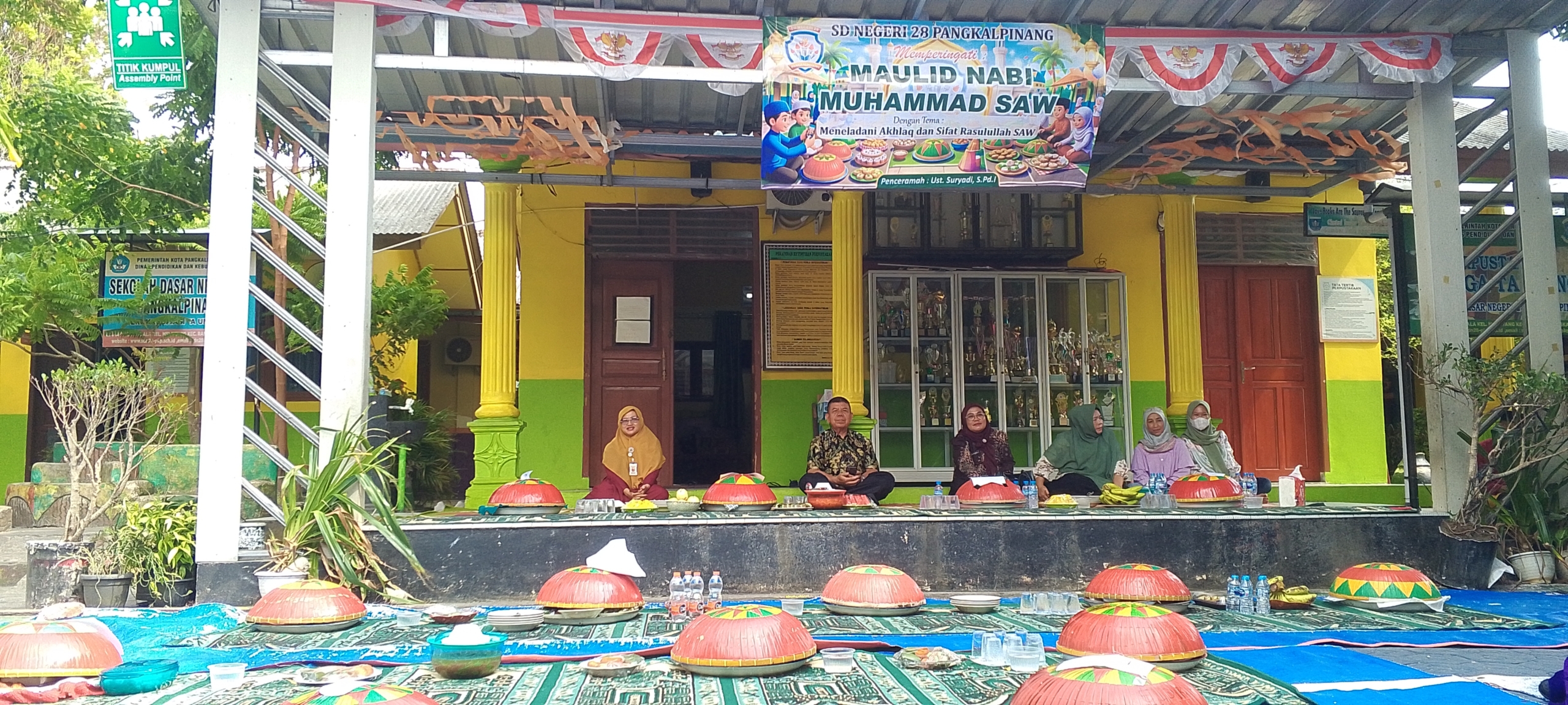 Nganggung Bersama Dalam Rangka Maulid Nabi Muhammad SAW 1448 H SDN 28 Pangkalpinang, Suainah Spd Menanamkan Nilai – Nilai Keteladanan Rasulullah SAW