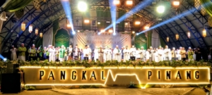 Ribuan Warga Padati Alun-Alun, ” Pangkalpinang Bersholawat” Bersama Walikota Pangkalpinang Saparudin dan Cicit Syekh Abdul Qodir Al -Jailani