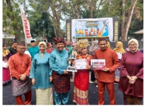 Saparudin Dorong Penguatan Budaya, Pelajar Pangkalpinang Main Dambus di Wihelmina Park