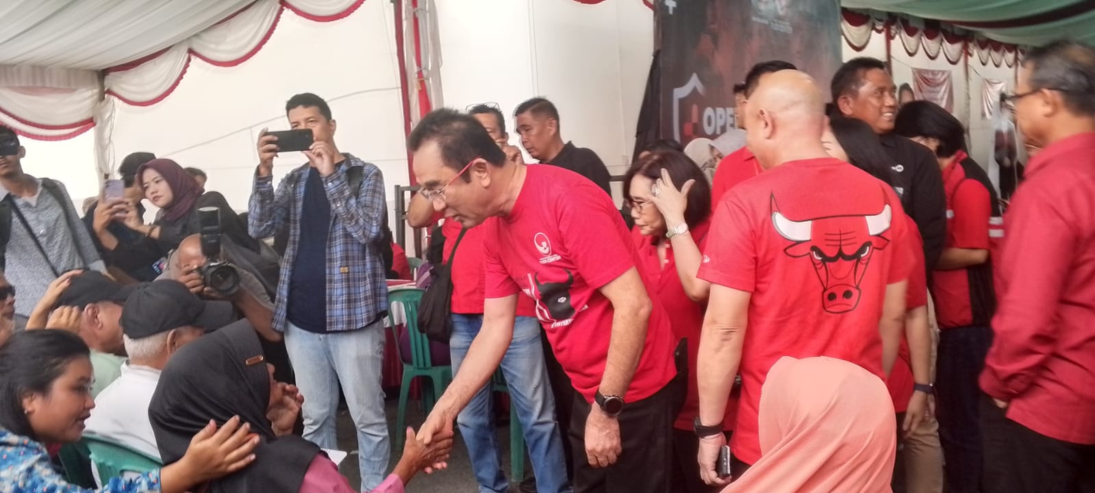 Rudianto Tjen dan Yayasan Rudi Center Gelar Bakti Sosial Operasi Katarak Gratis di RSUD Pangkalpinang